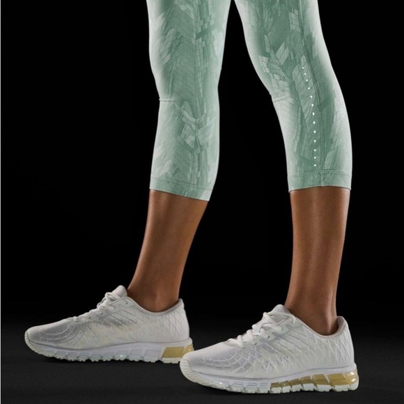 Lululemon Swift Speed HR Crop21" Reverberate Chevron Jacquard Silver Blue size 8 - Picture 1 of 11
